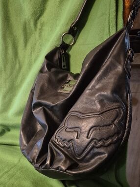 Fox Black Leather Logo Plaque Shoulder Bag